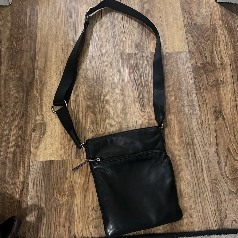 Margo black leather Crossbody very good condition no scratches or tears - Picture 7 of 8